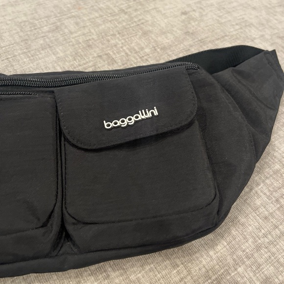 Baggallini Black Belt Bag - Picture 2 of 13